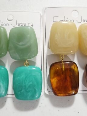 NWOT 2 Pairs Fashion Chunky Earrings.